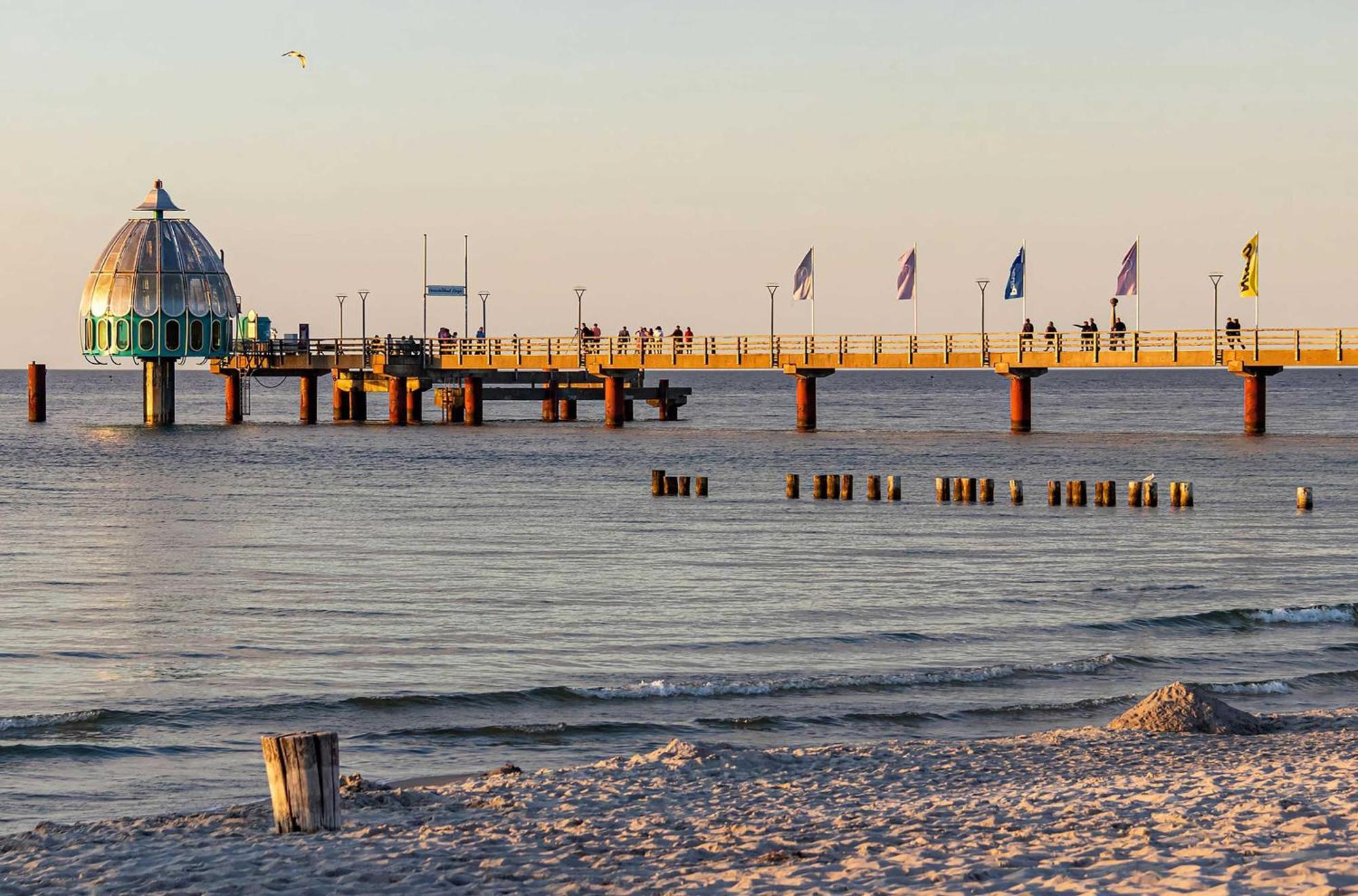 Kleine Freiheit An Der Seebruecke Zingst Esterno foto